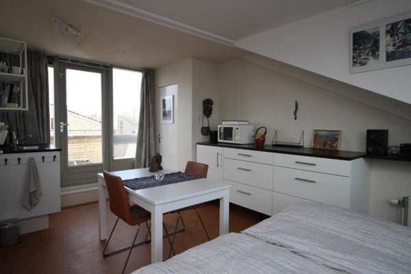 Image accompanying room listing