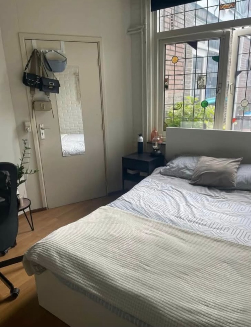 Image accompanying room listing