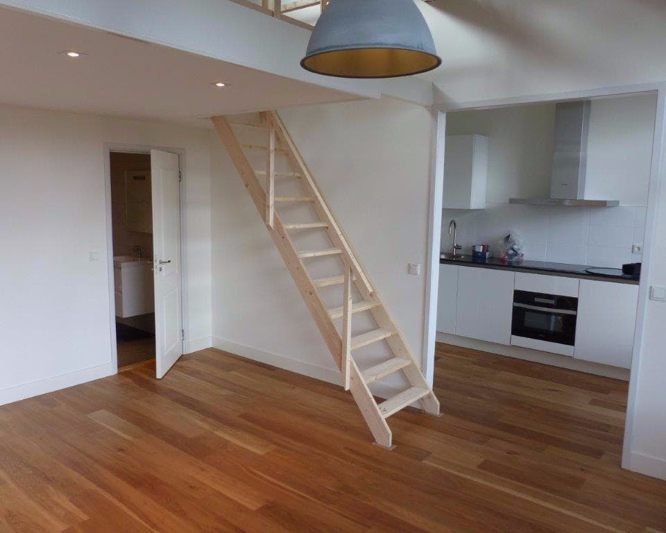 Image accompanying room listing