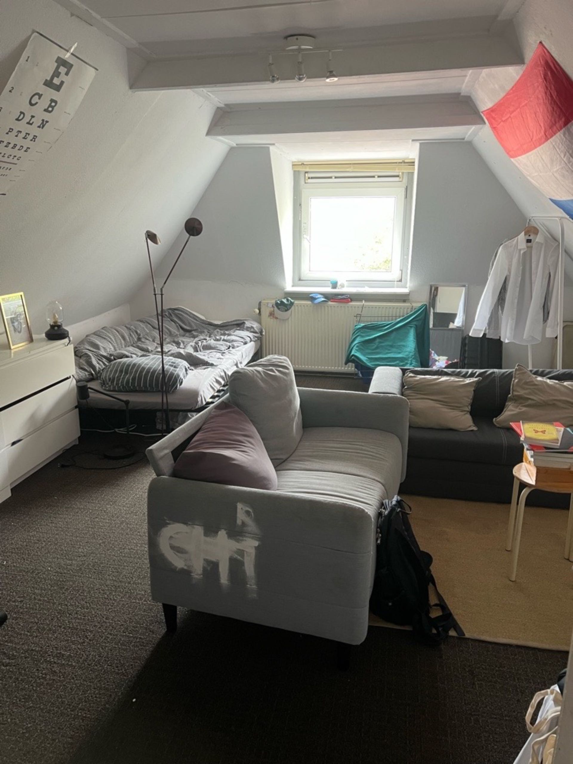 Image accompanying room listing