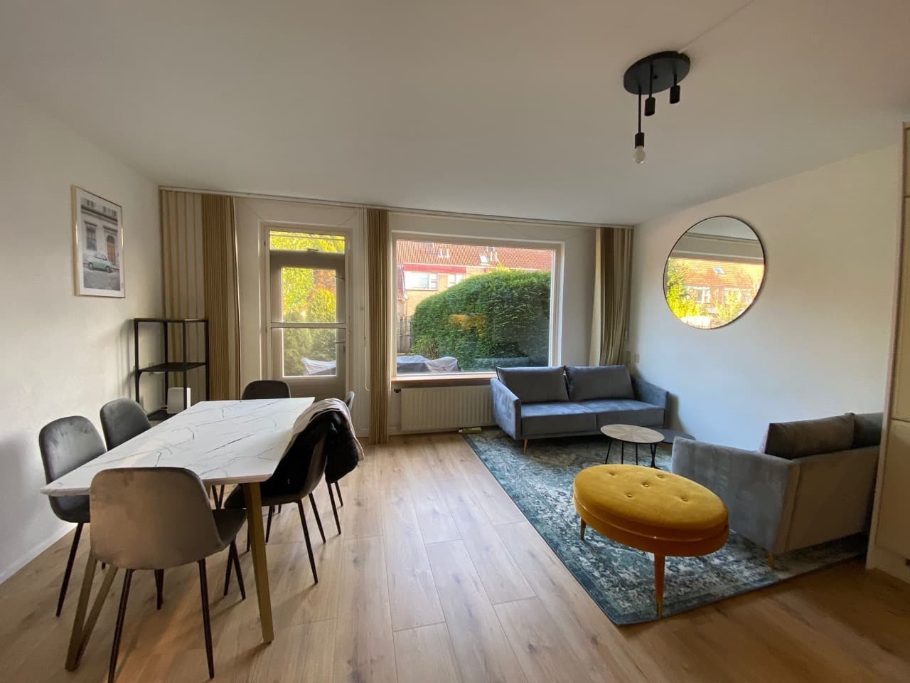 Image accompanying room listing