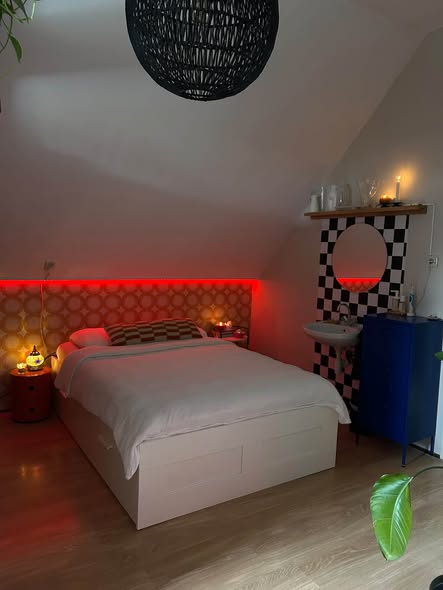Image accompanying room listing
