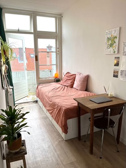 Image accompanying room listing