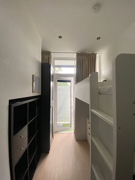 Image accompanying room listing