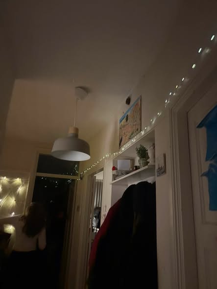 Image accompanying room listing