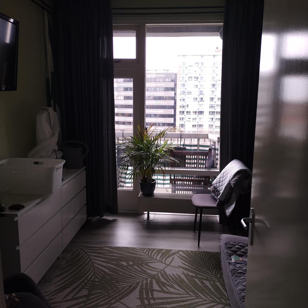 Image accompanying room listing