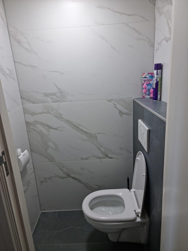 Image accompanying room listing