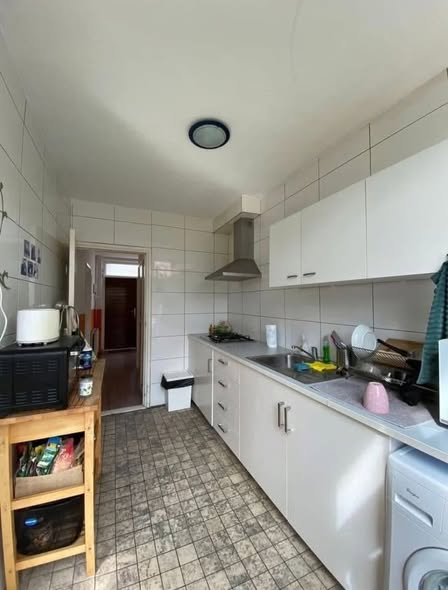 Image accompanying room listing