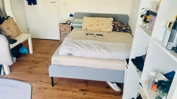 Image accompanying room listing