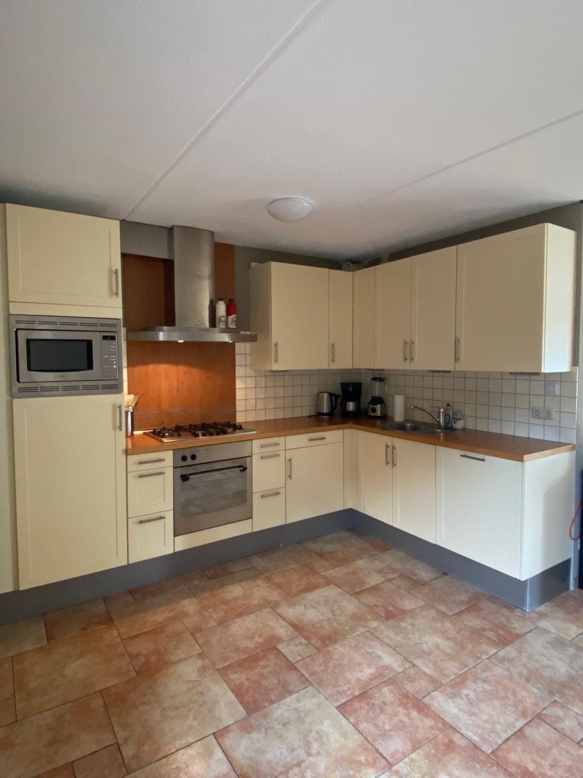 Image accompanying room listing