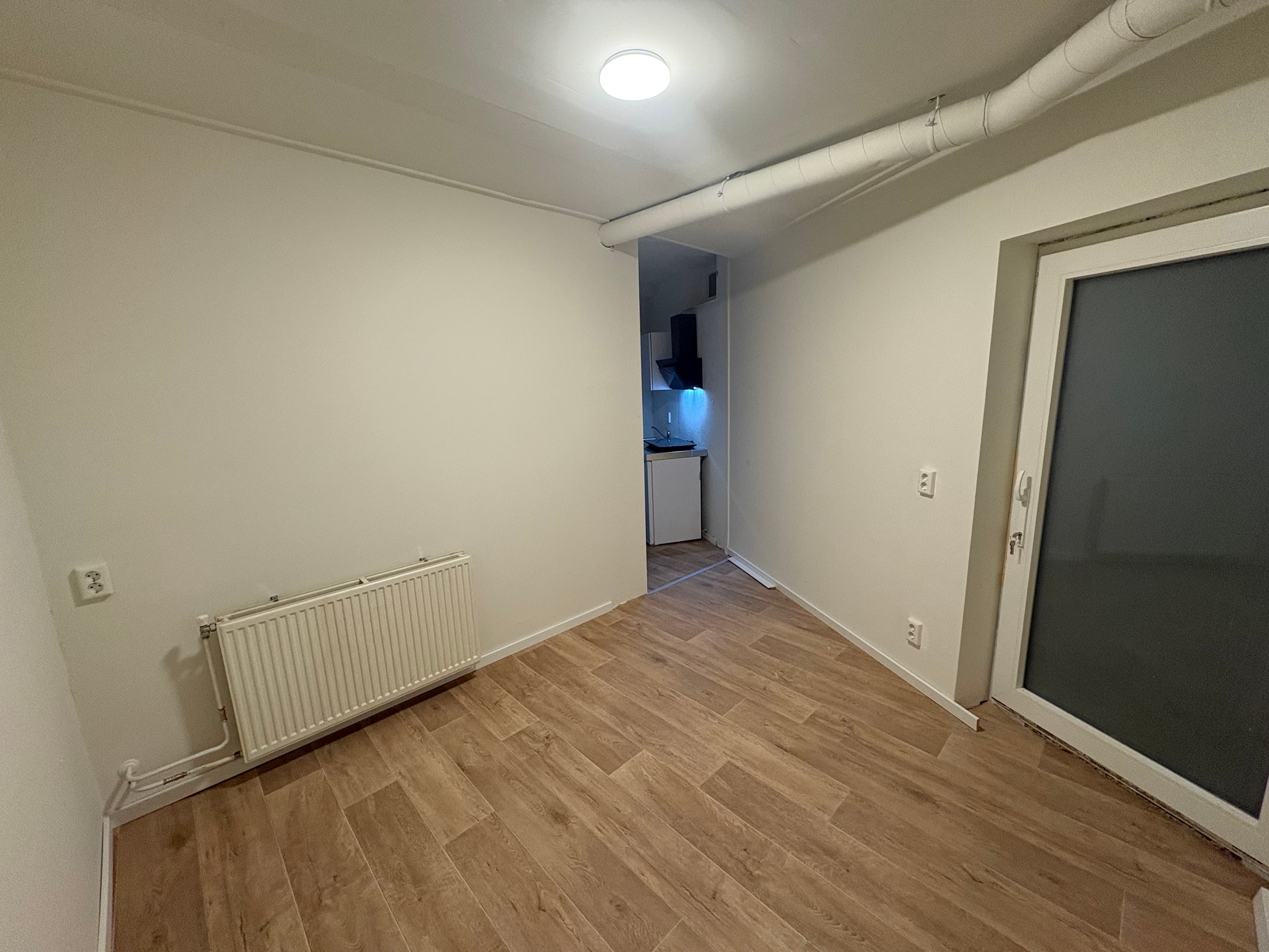 Image accompanying room listing