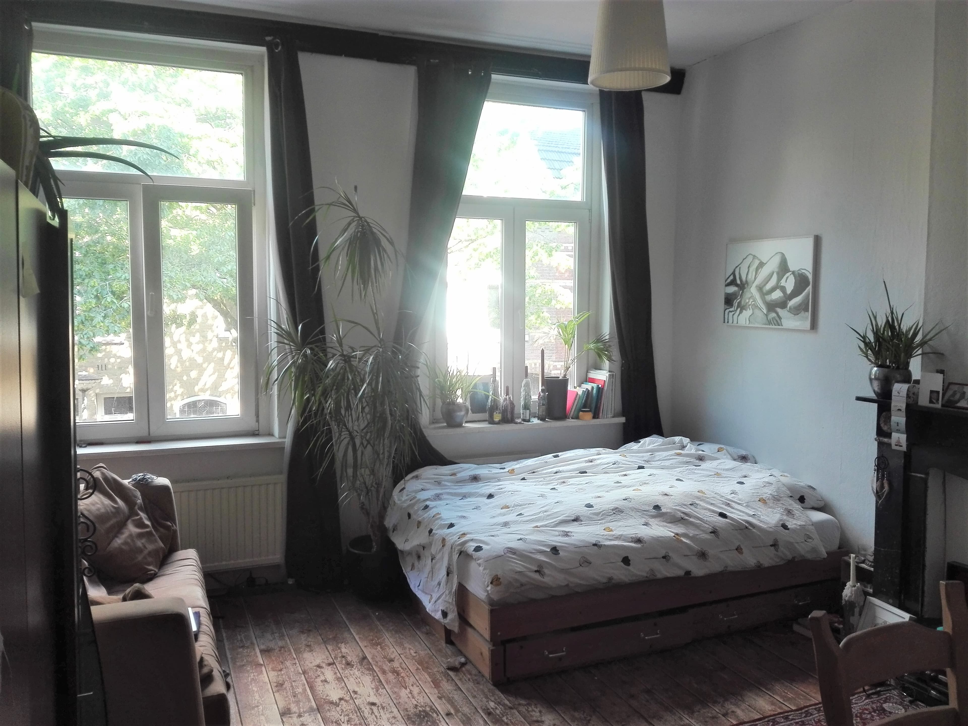 Image accompanying room listing