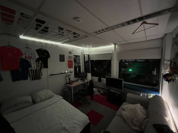 Image accompanying room listing