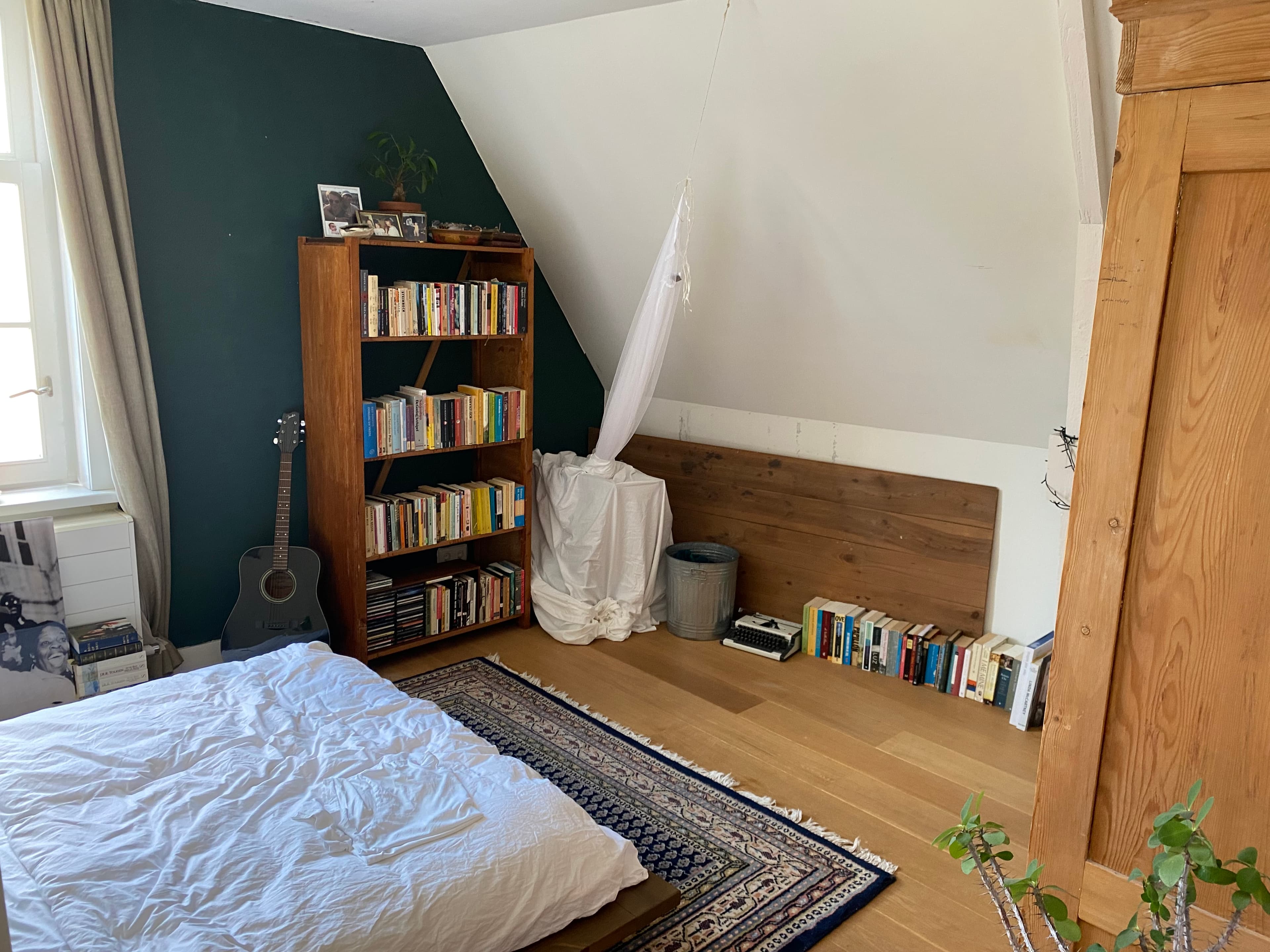 Image accompanying room listing