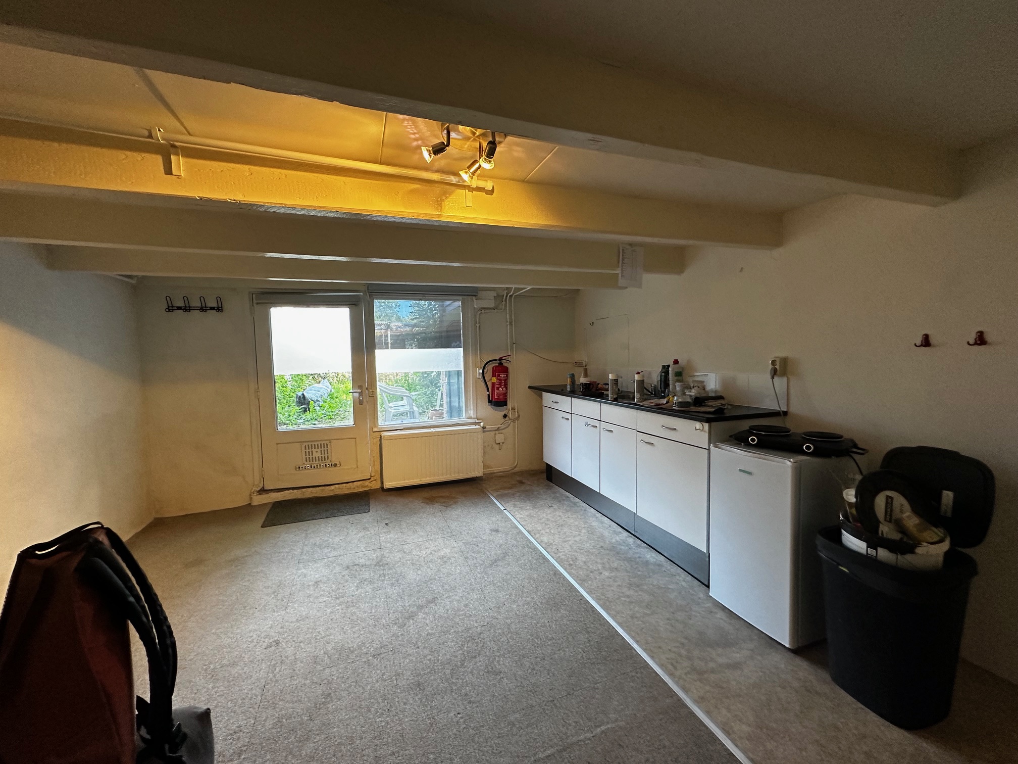Image accompanying room listing