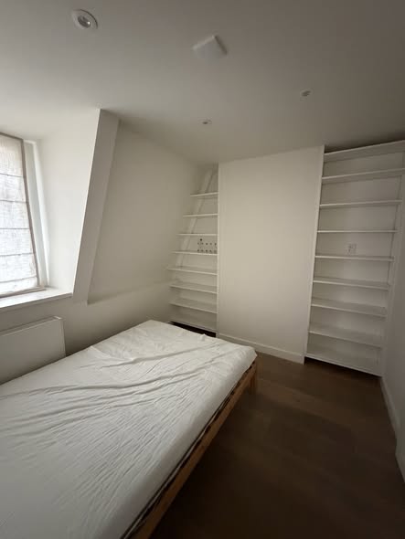 Image accompanying room listing