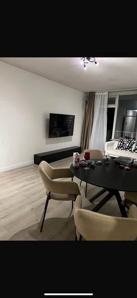 Image accompanying room listing