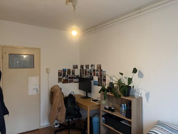 Image accompanying room listing