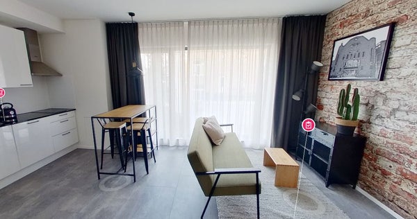 Image accompanying room listing