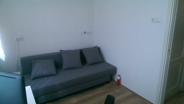 Image accompanying room listing