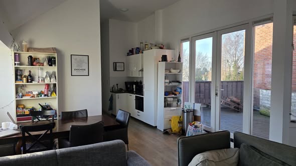 Image accompanying room listing