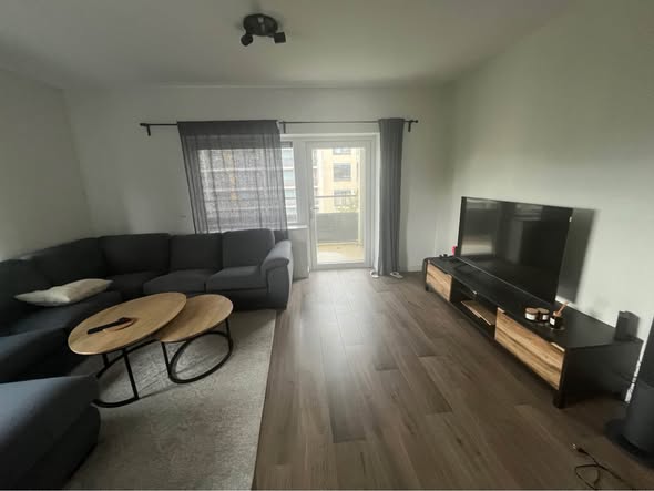 Image accompanying room listing