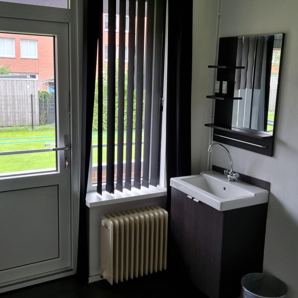 Image accompanying room listing
