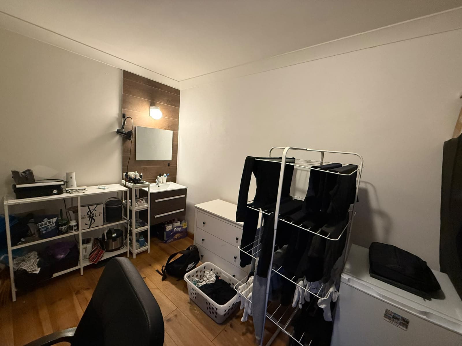 Image accompanying room listing