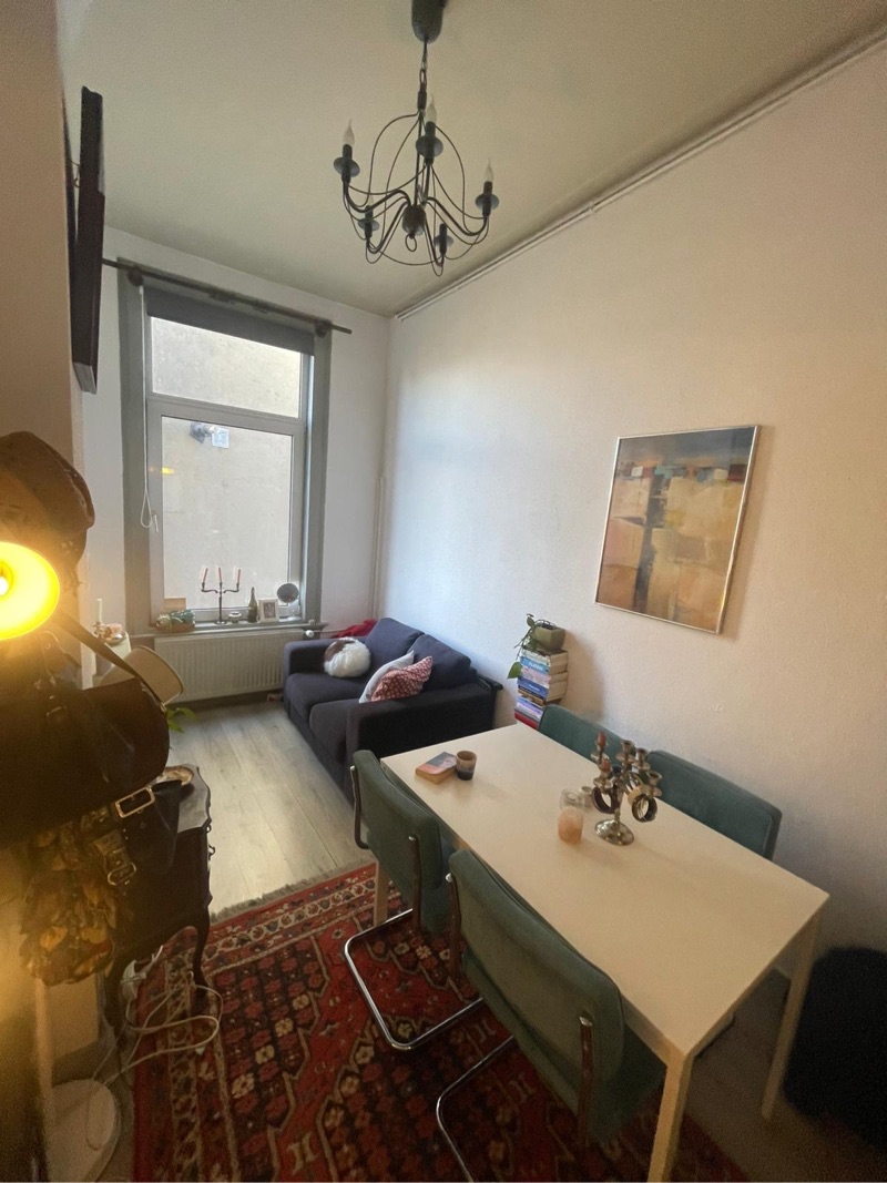 Image accompanying room listing
