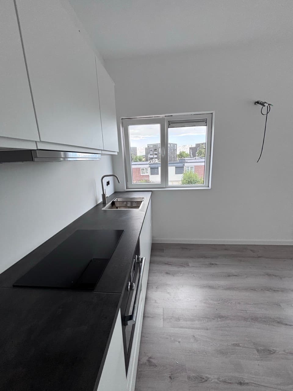 Image accompanying room listing