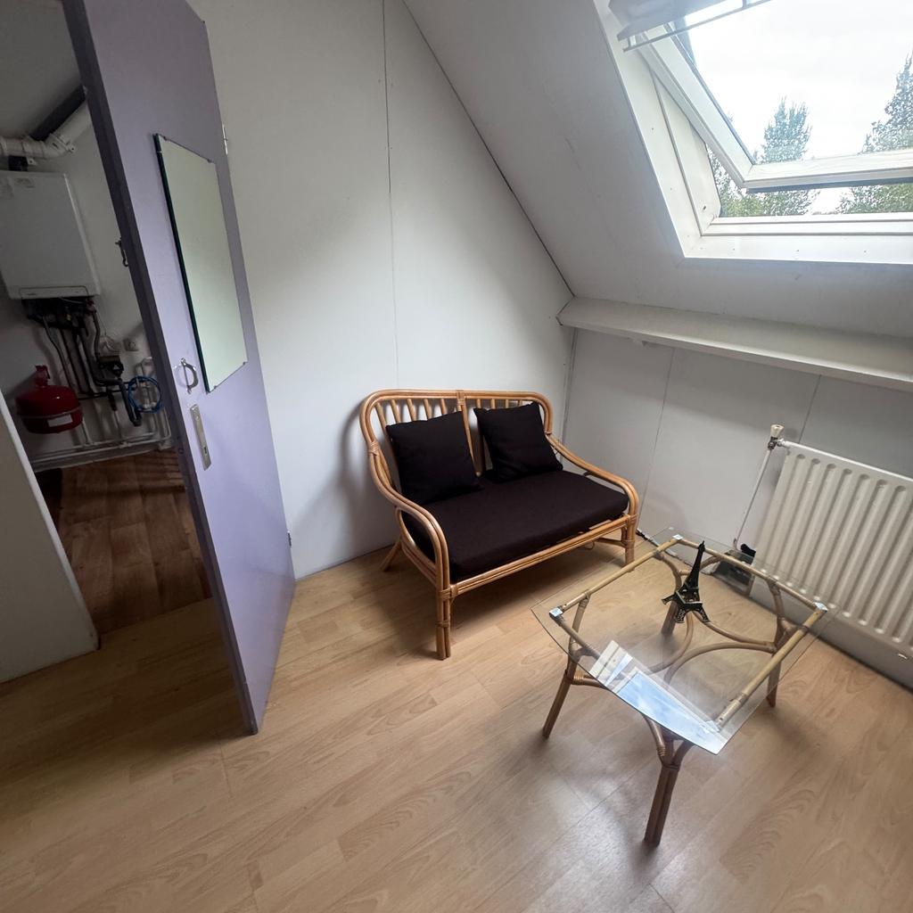 Image accompanying room listing