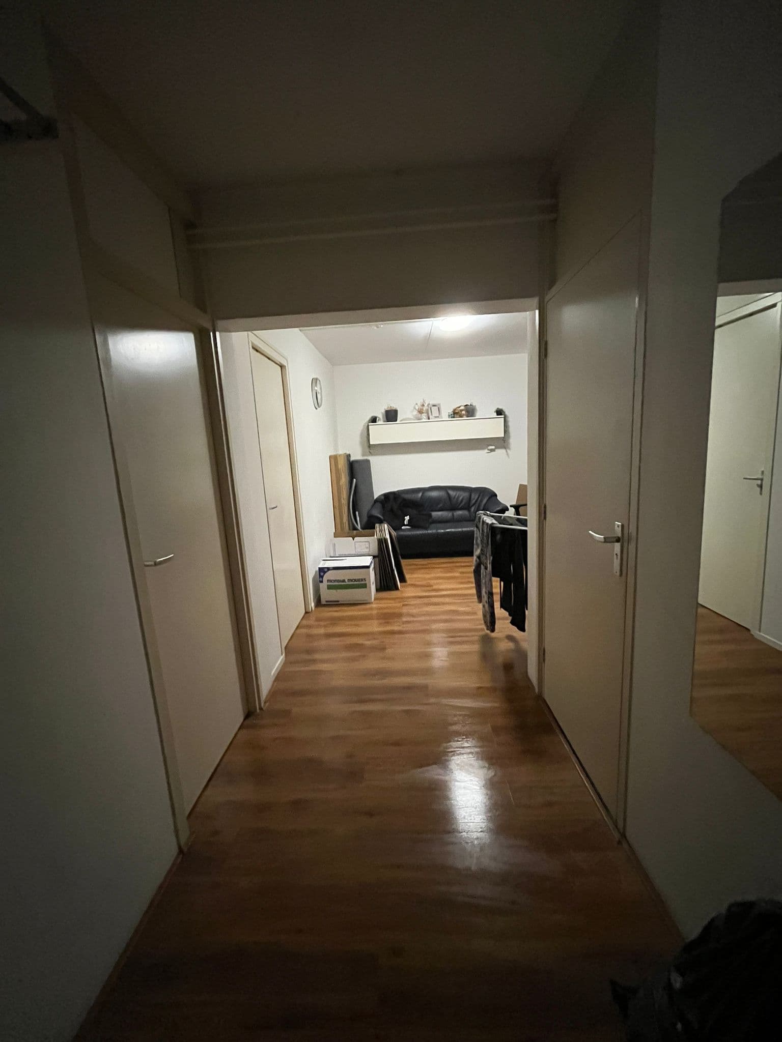 Image accompanying room listing