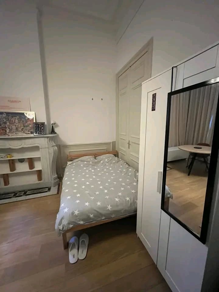 Image accompanying room listing