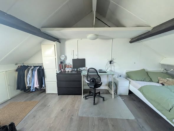 Image accompanying room listing
