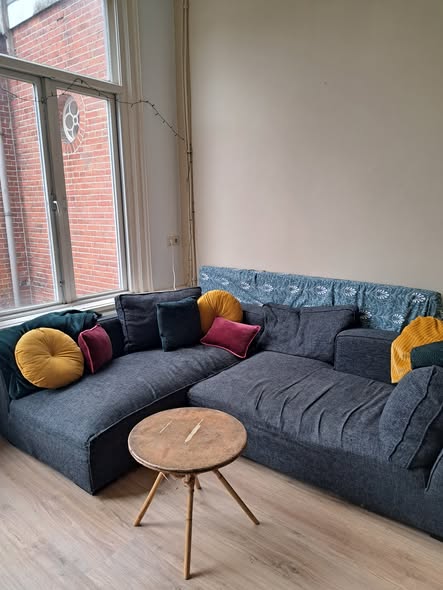 Image accompanying room listing
