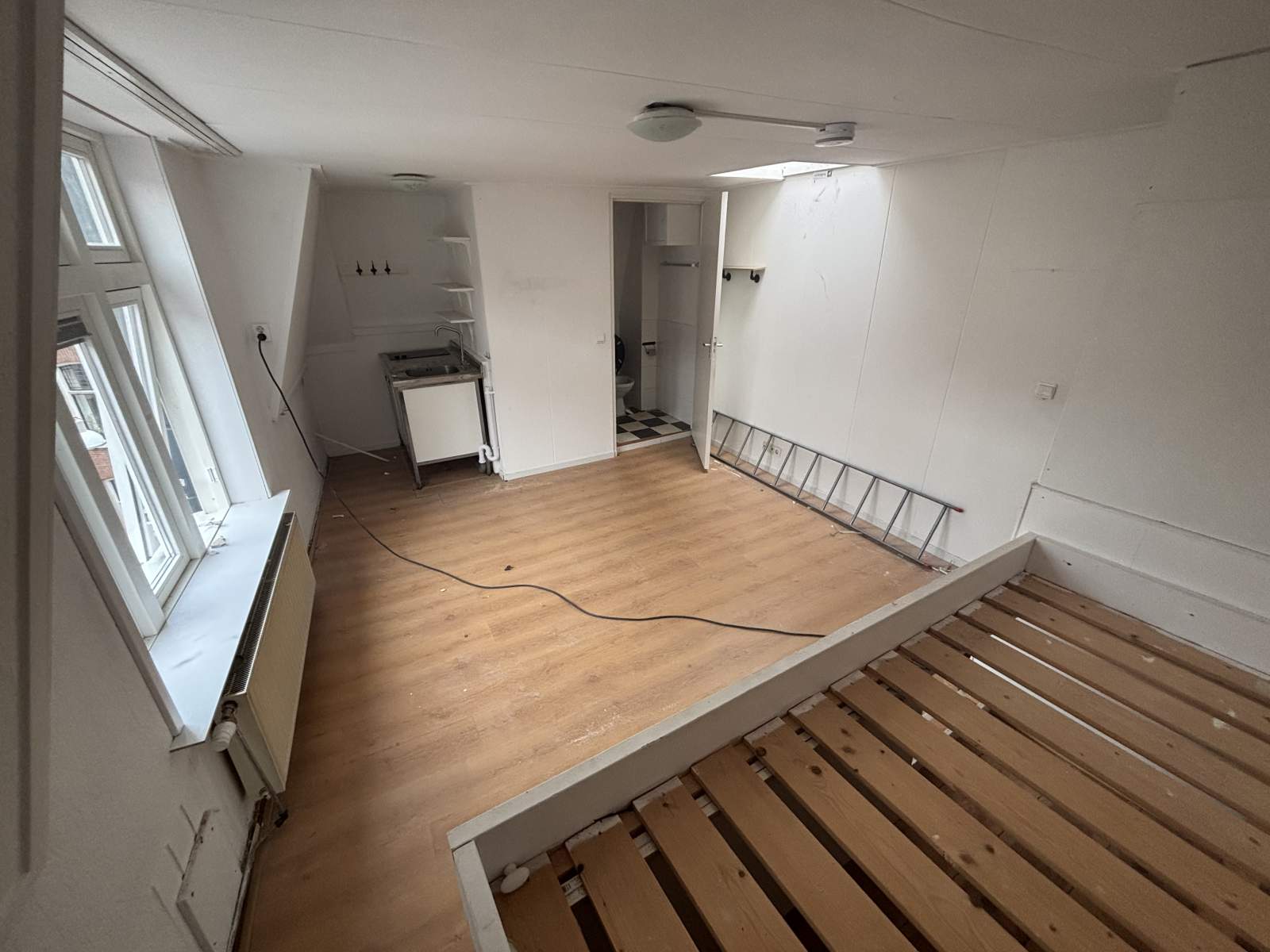 Image accompanying room listing