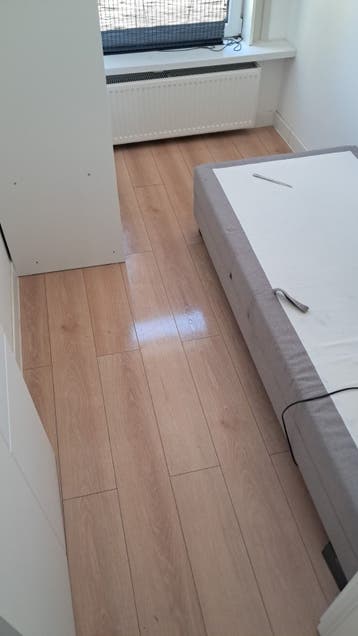 Image accompanying room listing