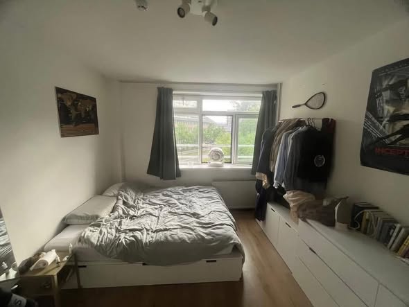 Image accompanying room listing