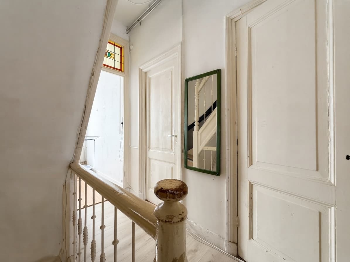 Image accompanying room listing
