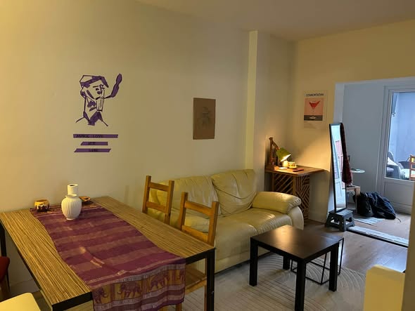 Image accompanying room listing