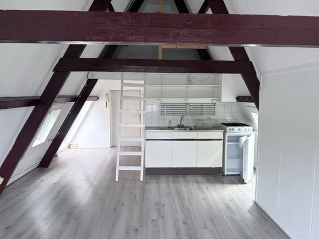 Image accompanying room listing