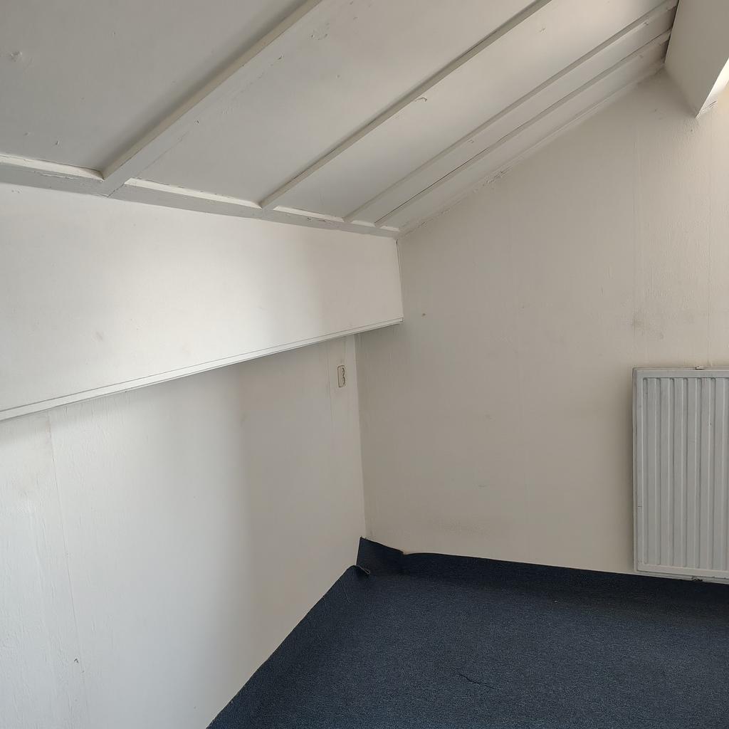 Image accompanying room listing