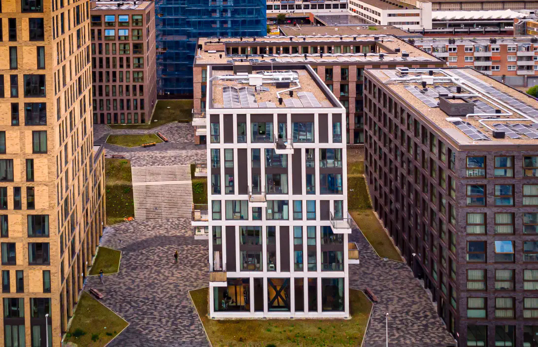 Image accompanying room listing