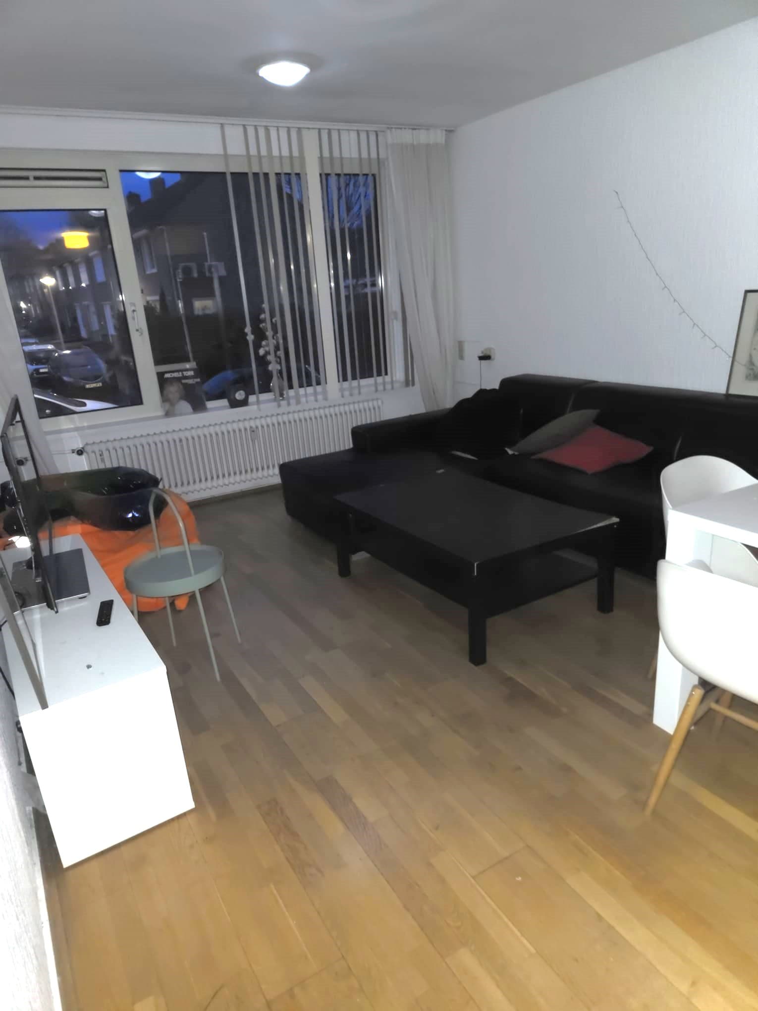 Image accompanying room listing