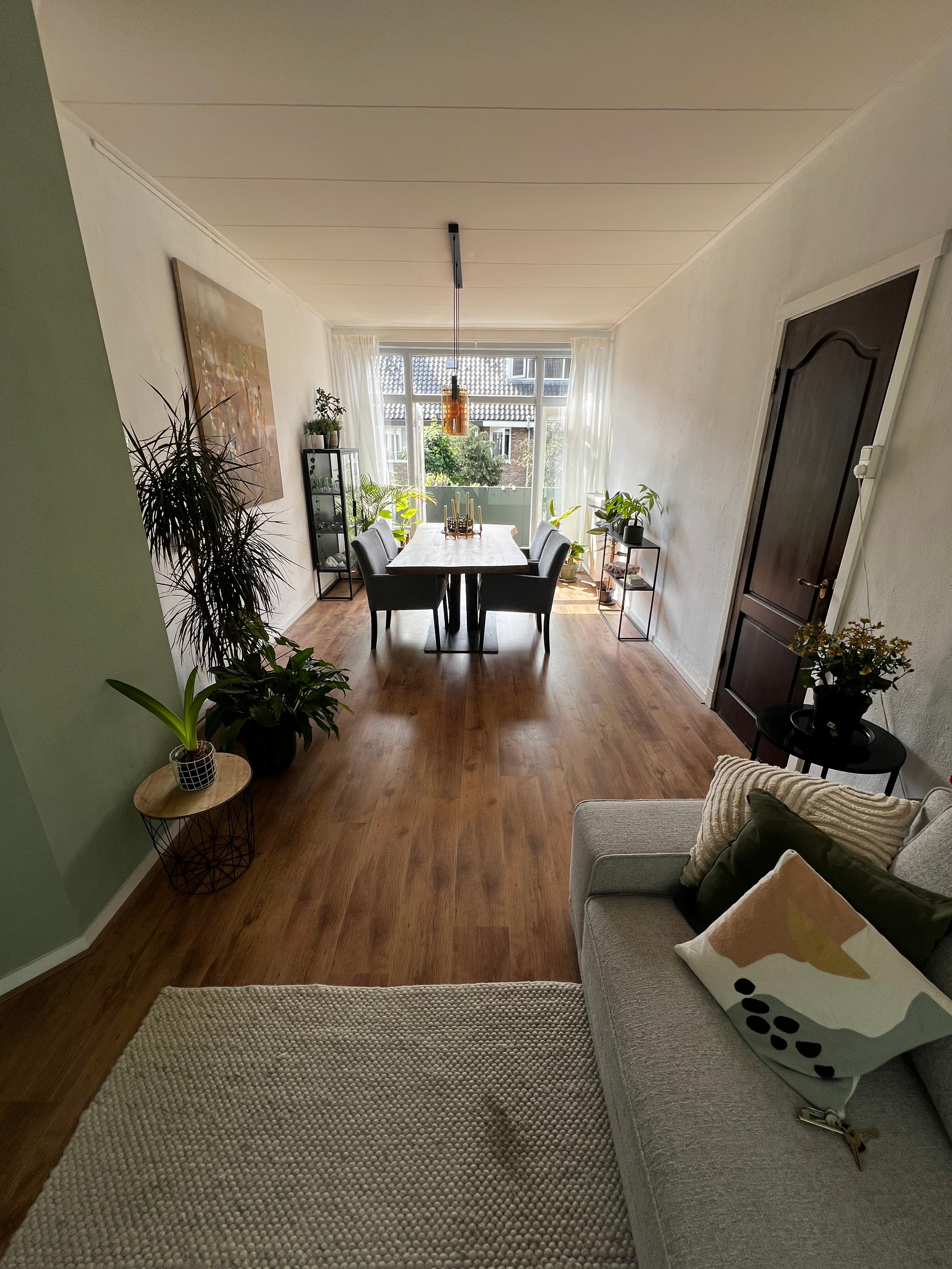 Image accompanying room listing