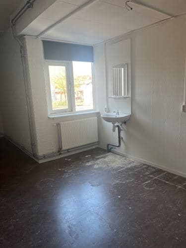 Image accompanying room listing