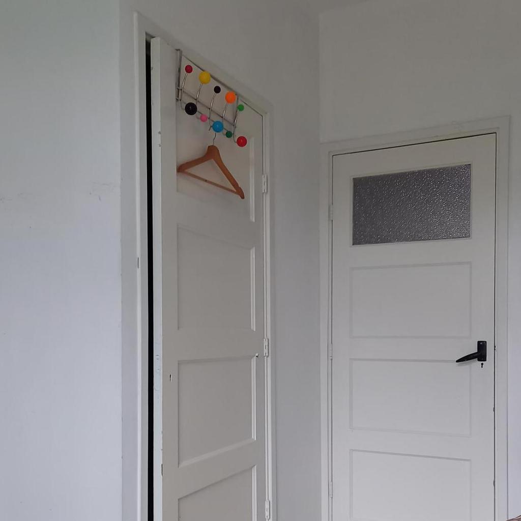Image accompanying room listing