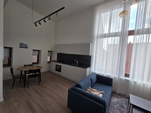 Image accompanying room listing