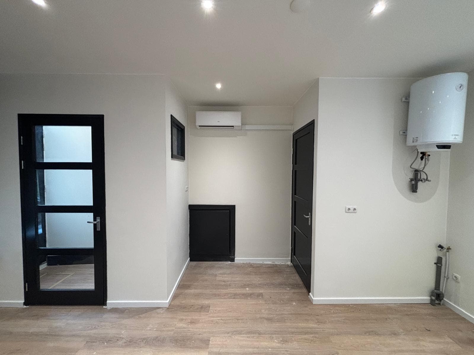 Image accompanying room listing