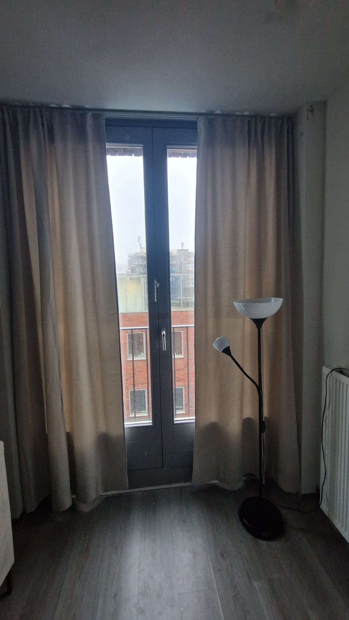 Image accompanying room listing